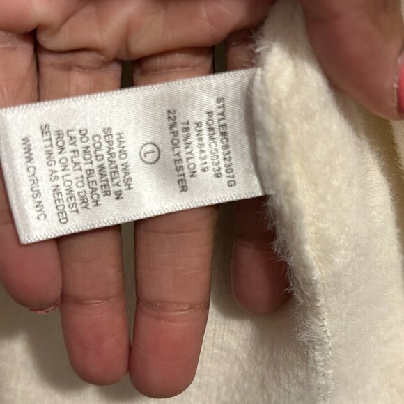 Cozy & Chic CYRUS Sweater – Size L- NWT - Picture 4 of 4